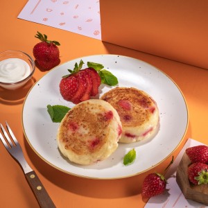 Сырники с клубникой