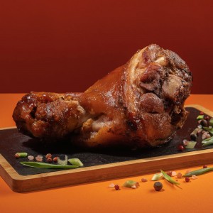 Рулька молодого поросенка запечённая