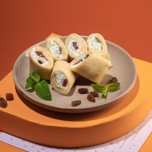 Млинці з сиром та родзинками