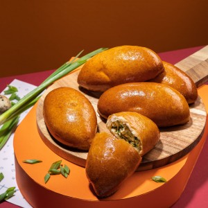 Пиріжки з цибулею та яйцем