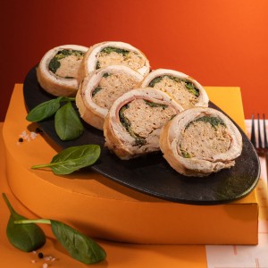 Рулет курячий з білими грибами та шпинатом