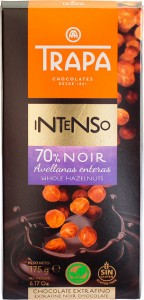 Шоколад черный Trapa с цельным фундуком 175г