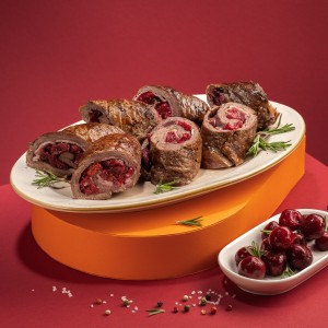 Телятина запеченная с вишнями