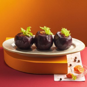 Свекла, запечённая с овощами