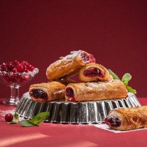 Рулетики листкові з журавлиною