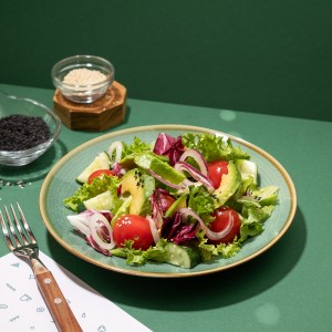 Салат із авокадо та огірків